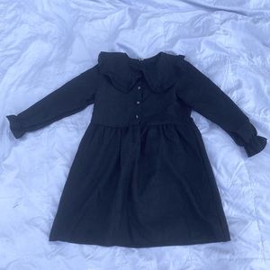 black lolita dress with peter pan collar